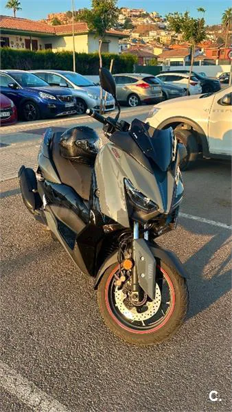 Yamaha XMAX 125 – Vista 7