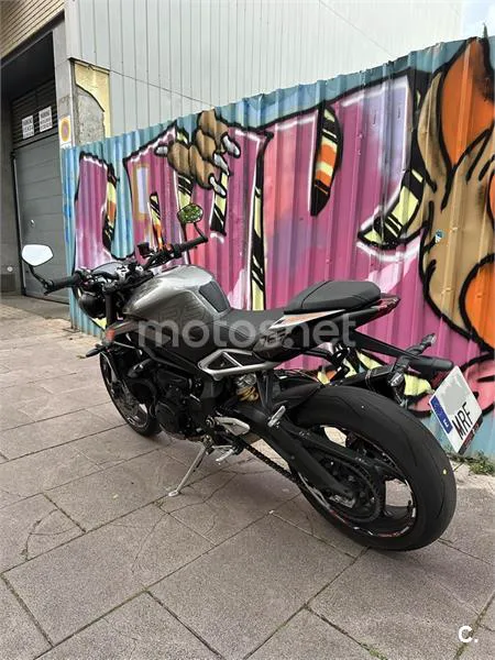 Triumph Street Triple 765 – Vista 3