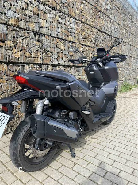 Honda ADV 350 – Vista 4