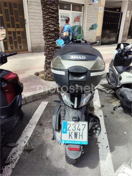 Piaggio Beverly – Vista 3