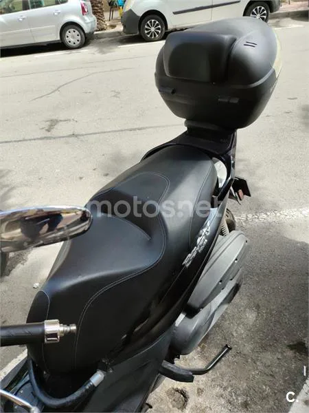 Piaggio Beverly – Vista 6