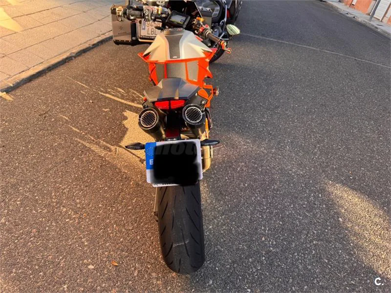 KTM 1290 Super Duke R – Vista 4