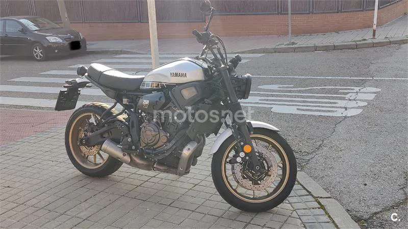 Yamaha XSR700 – Vista 8