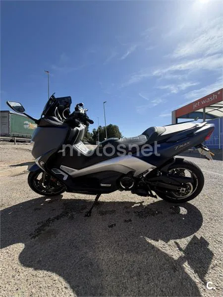 Yamaha TMAX – Vista 3