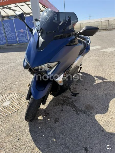 Yamaha TMAX – Vista 4