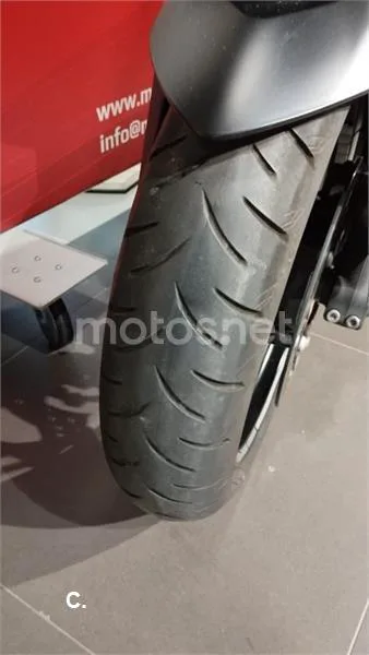 Yamaha TMAX – Vista 12