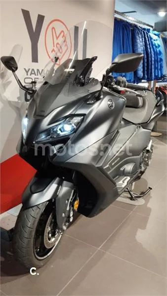 Yamaha TMAX – Vista 13