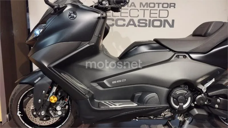 Yamaha TMAX – Vista 16