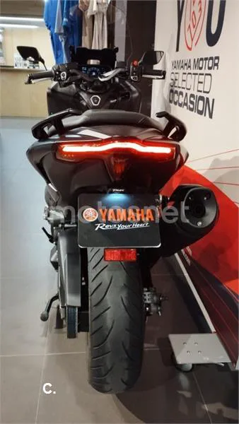 Yamaha TMAX – Vista 20