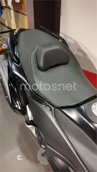 Yamaha TMAX – Vista 4