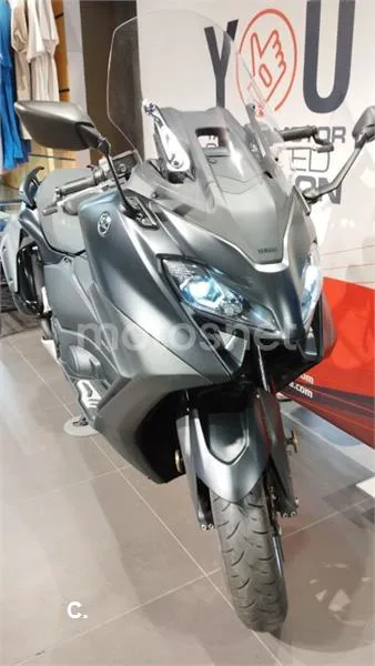 Yamaha TMAX – Vista 7