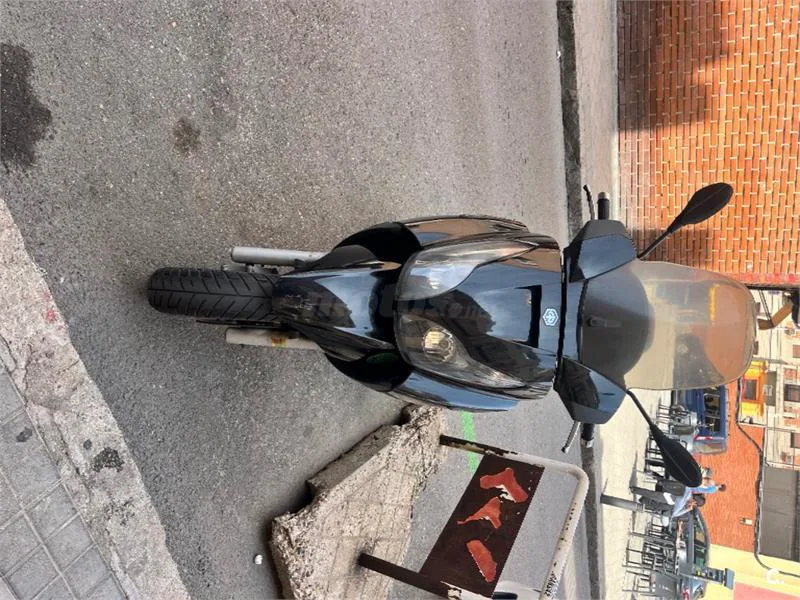 Piaggio X7 125 – Vista 3