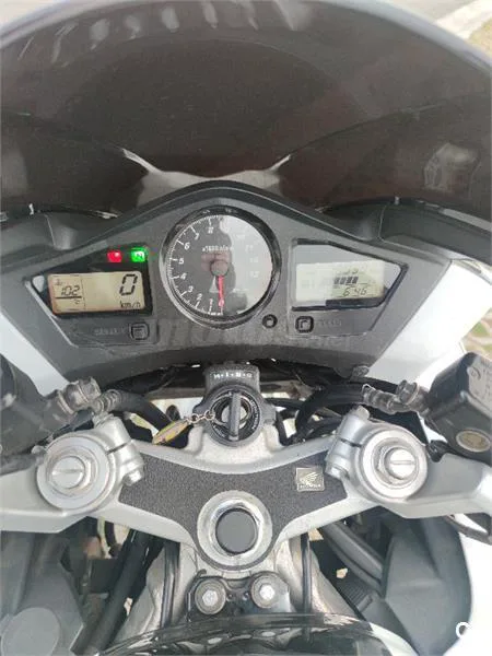 Honda VFR 800 FI – Vista 6