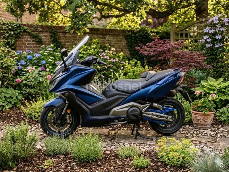 Kymco AK 550 – Vista 3