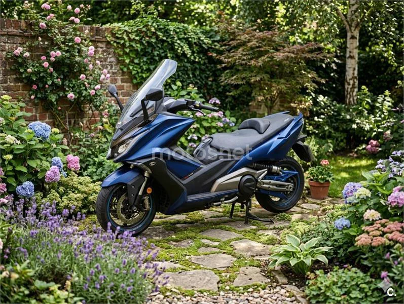 Kymco AK 550 – Vista 4