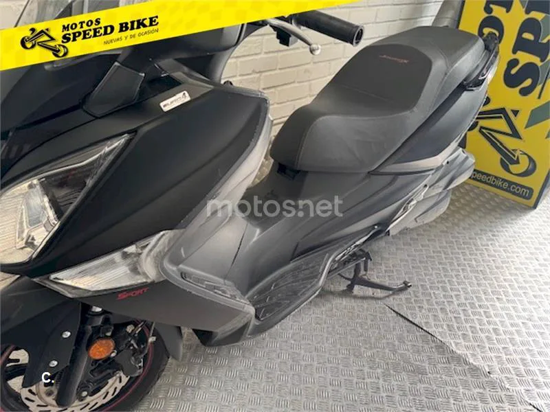 SYM Joymax 125 – Vista 16