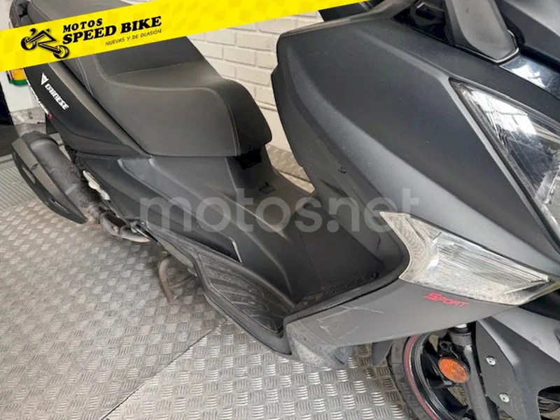 SYM Joymax 125 – Vista 3