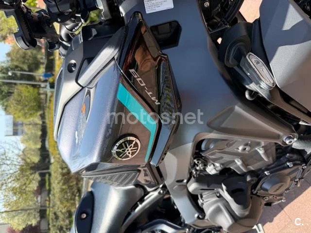 Yamaha MT-09 – Vista 7