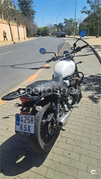 Triumph Street Twin – Vista 4