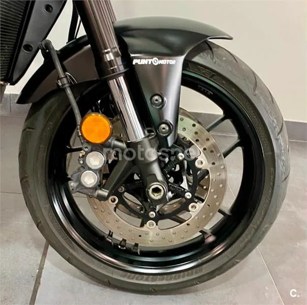 Yamaha MT-09 – Vista 15