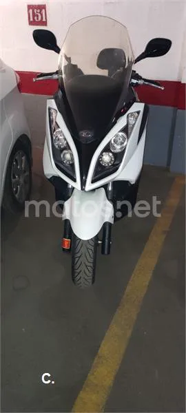 Kymco Super Dink 300i – Vista 2