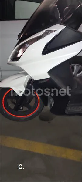 Kymco Super Dink 300i – Vista 3