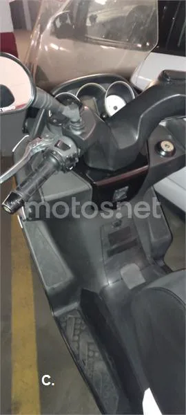 Kymco Super Dink 300i – Vista 4