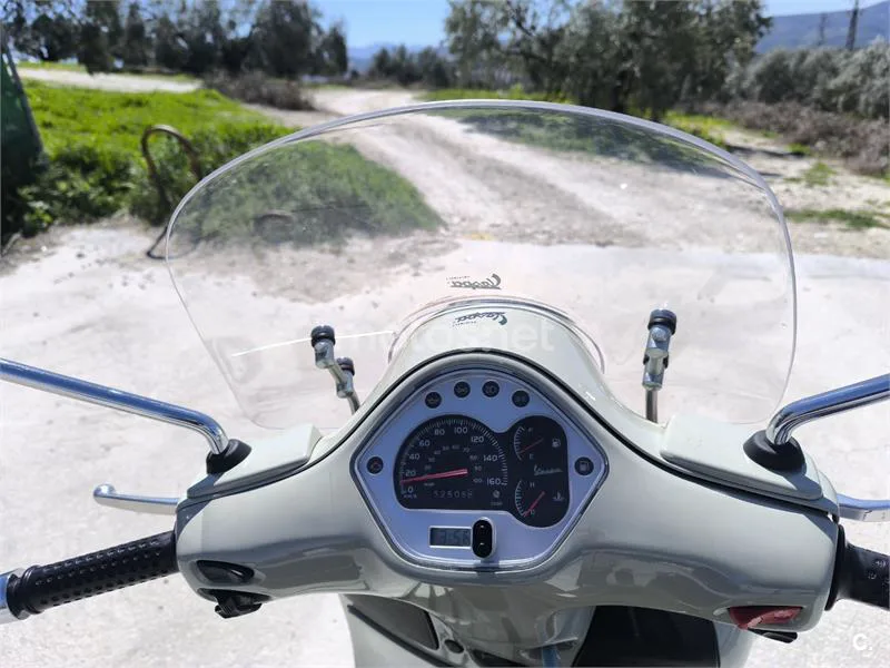 Vespa GTS SuperSport 300 – Vista 11