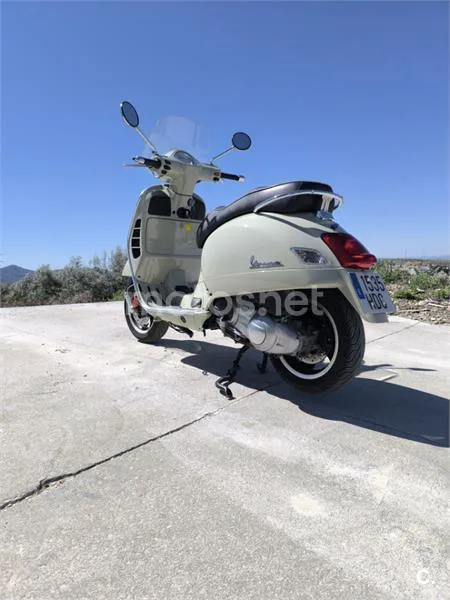 Vespa GTS SuperSport 300 – Vista 3