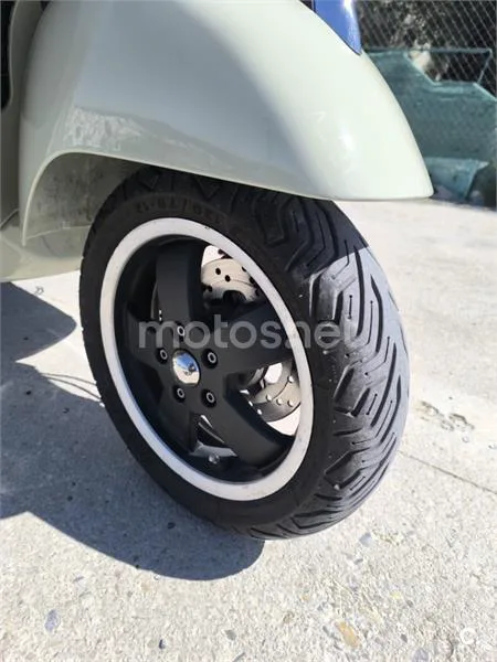 Vespa GTS SuperSport 300 – Vista 8