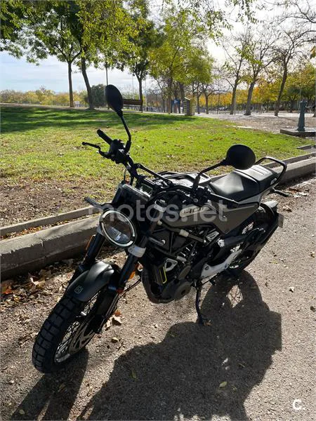 Husqvarna Svartpilen 401 3650 € 2021 Madrid - 1