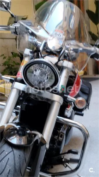 Suzuki Intruder M800 – Vista 12