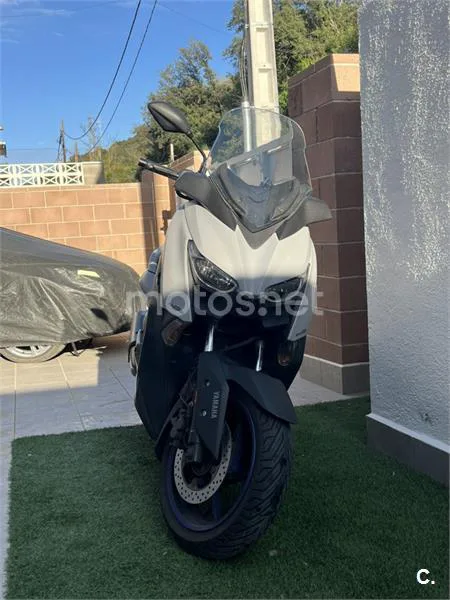 Yamaha XMAX 300 – Vista 7