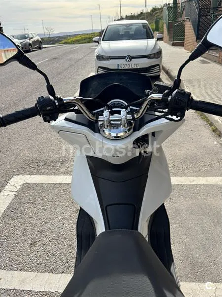 Honda PCX 125 – Vista 9