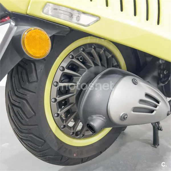 Vespa 946 10º Aniversario – Vista 21