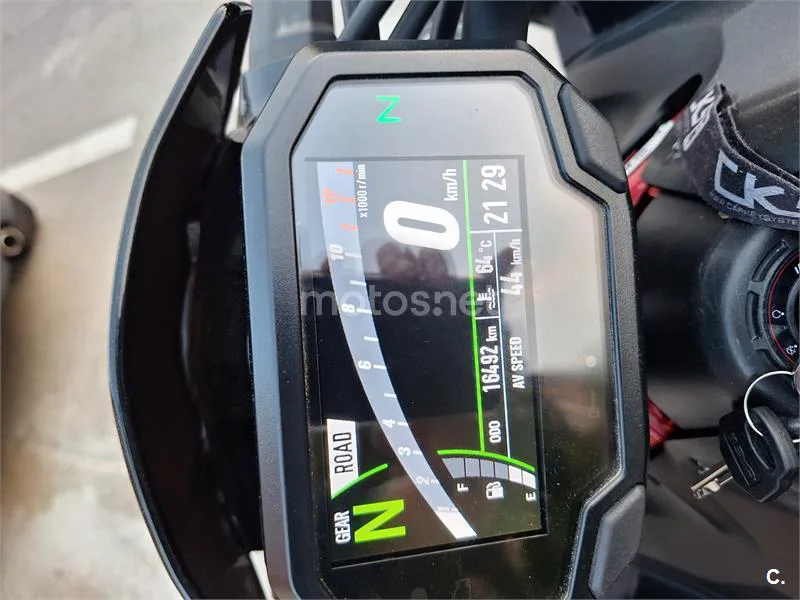 Kawasaki Z900RS – Vista 3