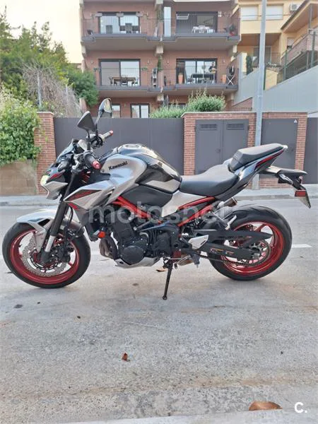 Kawasaki Z900RS – Vista 4