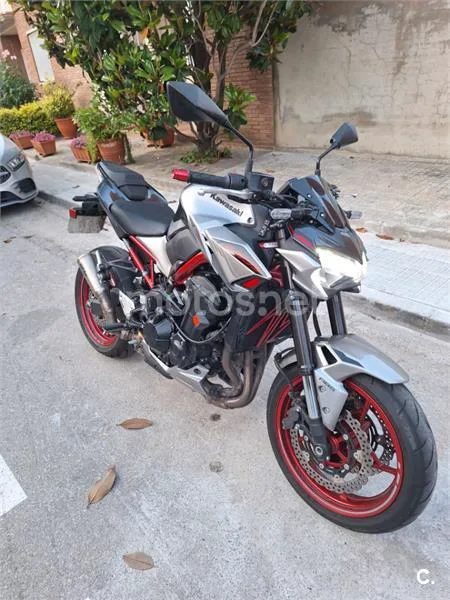 Kawasaki Z900RS – Vista 7