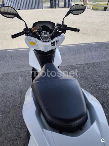 Honda PCX 125 – Vista 3
