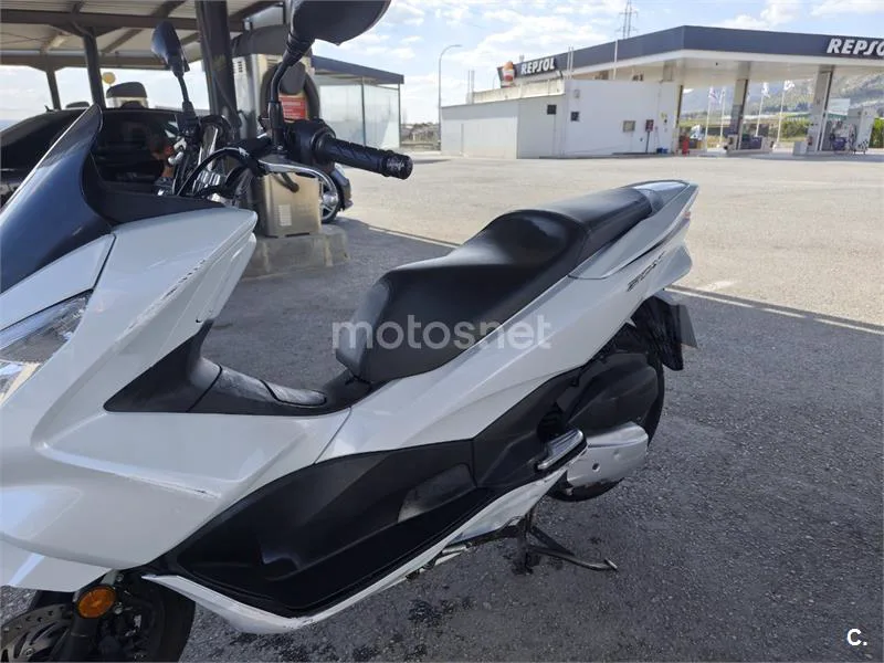 Honda PCX 125 – Vista 4