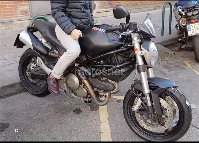 Ducati Monster 696+ ABS – Vista 4