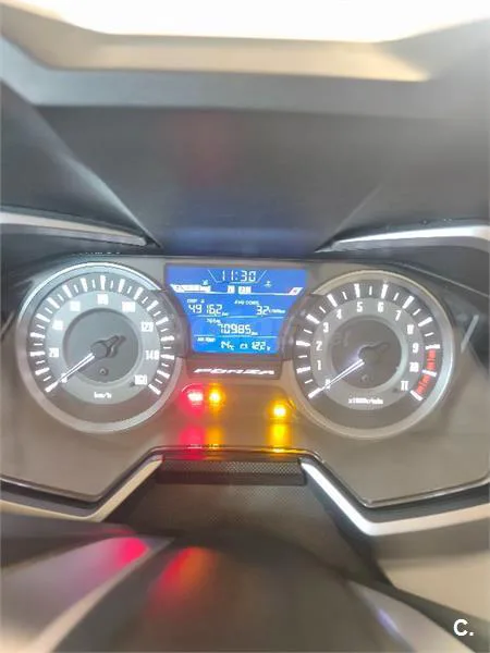 Honda Forza – Vista 8