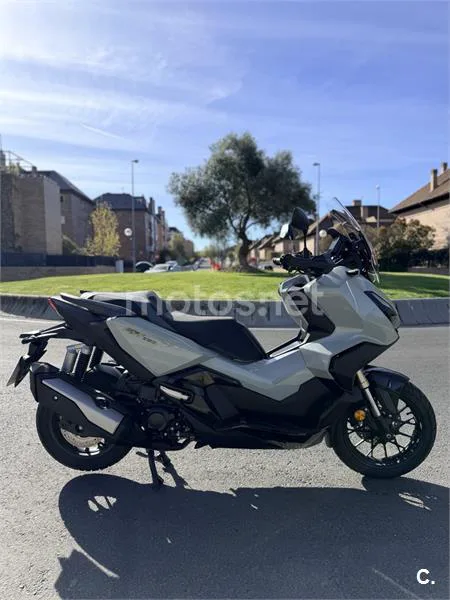 Honda ADV 350 – Vista 2