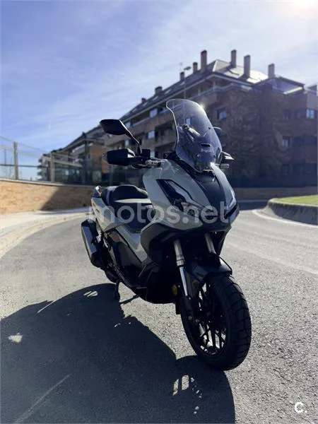 Honda ADV 350 – Vista 3