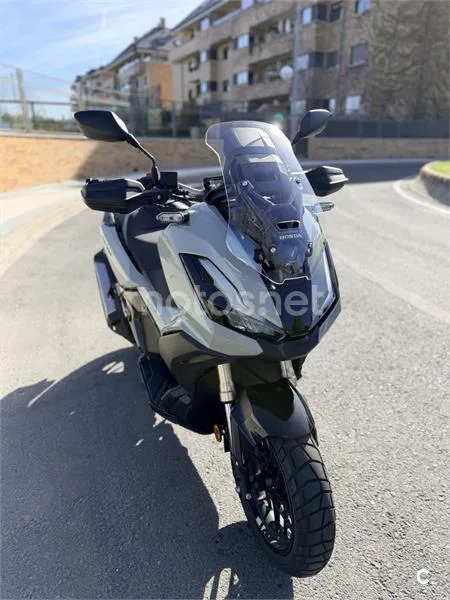 Honda ADV 350 – Vista 4