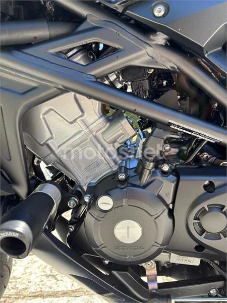 Honda CB 125 R – Vista 11