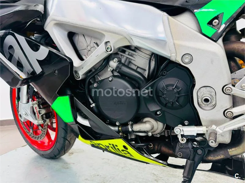 Aprilia RSV4 – Vista 12