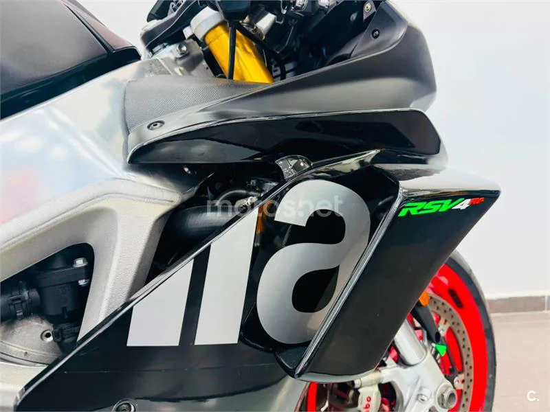 Aprilia RSV4 – Vista 16