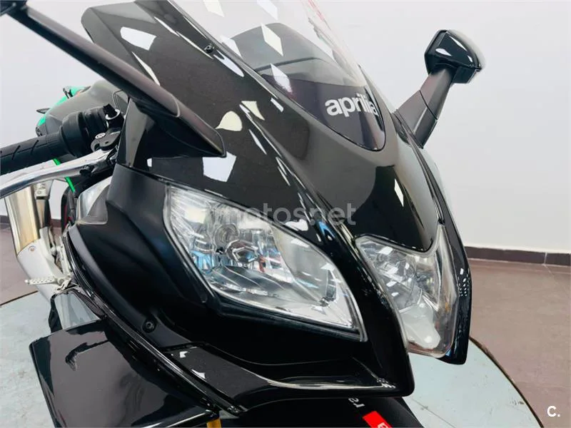 Aprilia RSV4 – Vista 24