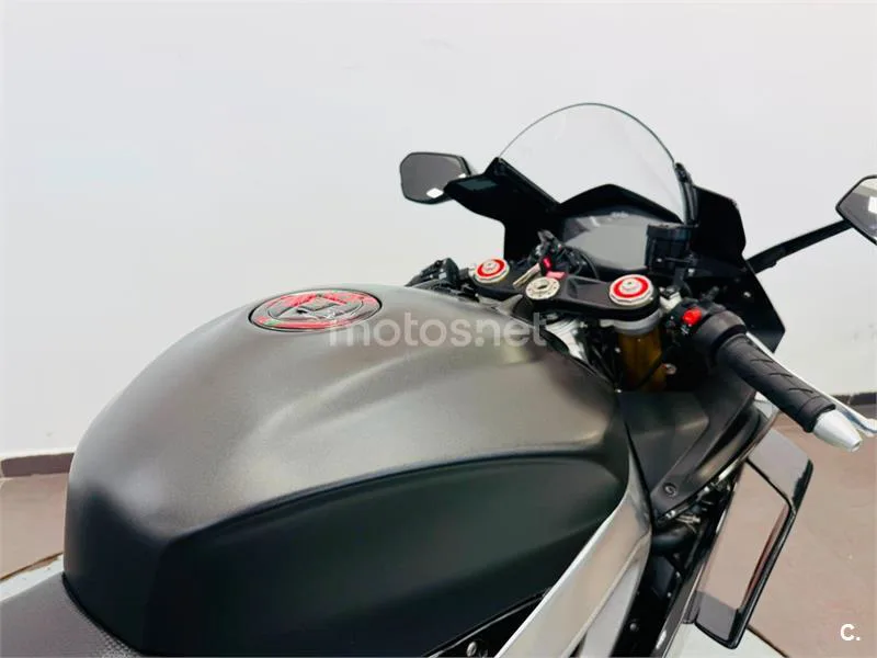 Aprilia RSV4 – Vista 8